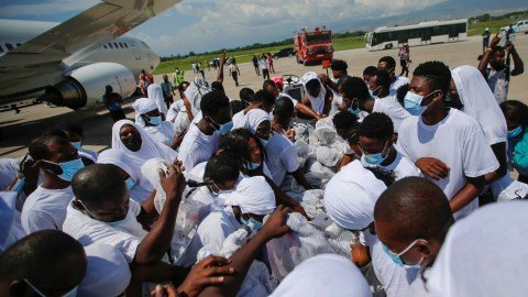 Deportaciones Masivas a Haití: El Fin del TPS y la Profunda Crisis Humanitaria Deportaciones Masivas a Haiti El Fin del TPS y la Profunda Crisis Humanitaria