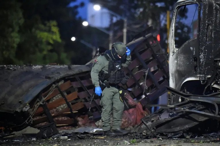 Escalada de Violencia Pre-Investidura: el ‘ELN Ataca’ en Colombia y Desafía el Cambio de Gobierno