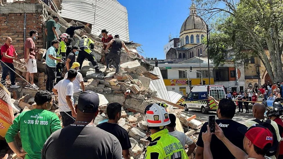‘Colombia’ ante la ‘devastación’: ‘Terremoto de 7.4’ sacude el suroeste y centro, dejando 224 ‘muertos’
