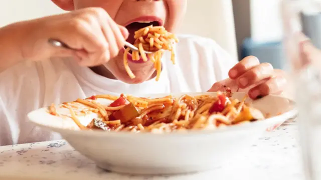 Italia Frente a la Epidemia La Obesidad Infantil Desafía el Legado Mediterráneo