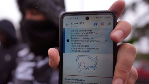 Estados Unidos: Estrategia de ‘Rastreo Internacional’ para Cobrar Multas a Migrantes Deportados