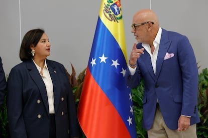 Diálogo en Venezuela: La Impronta de Washington en las Negociaciones entre Chavismo y Oposición