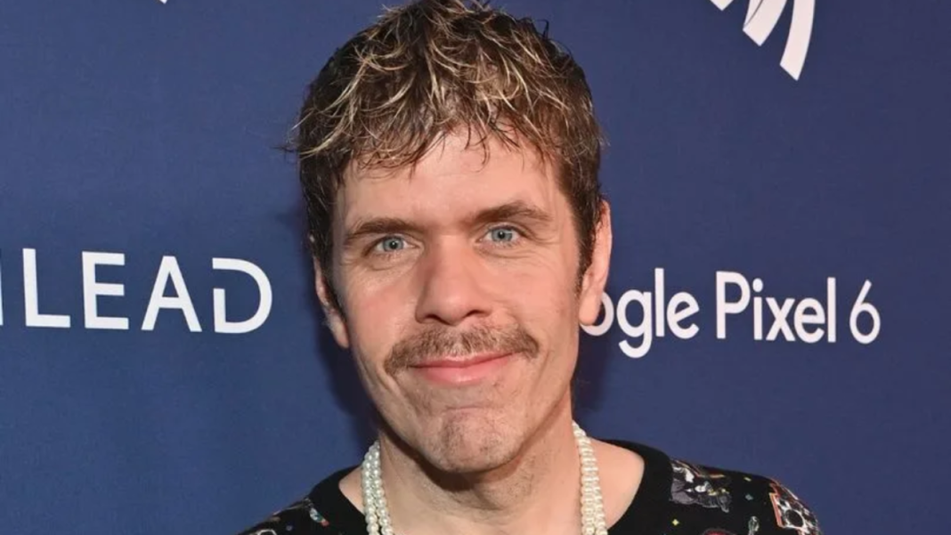 Perez Hilton: Hospitalización de Emergencia y Estado ‘Grave’ Requieren Cirugía Inminente
