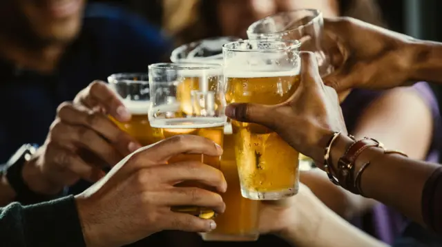 La Generacion Sobria y el Dilema Farmacologico Jovenes Sustituyen Alcohol por Medicamentos para la Ansiedad