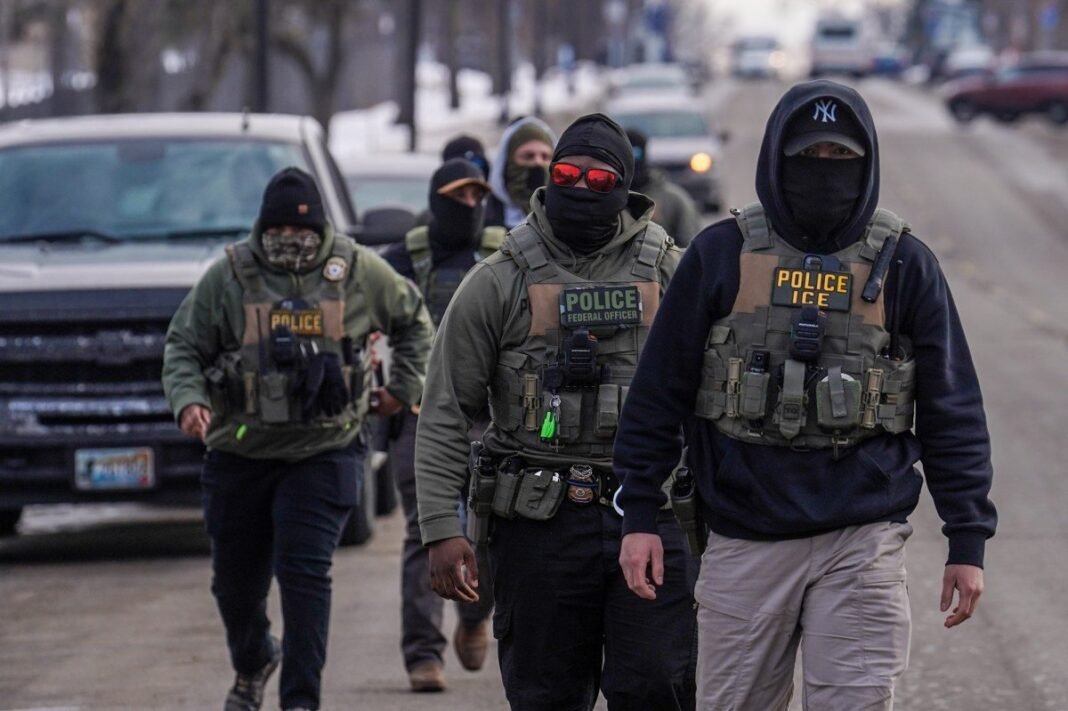 Deportaciones Masivas de ICE: El Gravamen Económico para Estados Unidos