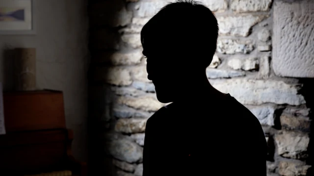 Reino Unido: El desafío creciente de los ‘hackers adolescentes’ y los programas de rehabilitación para desviar el ciberdelito