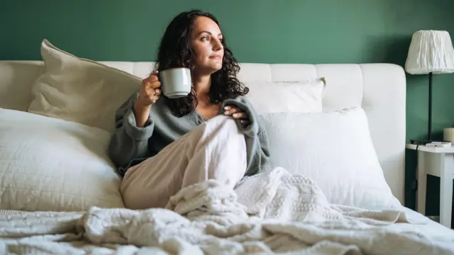La fase lutea desvelando el impacto hormonal en el bienestar femenino y la urgencia de su comprension medica