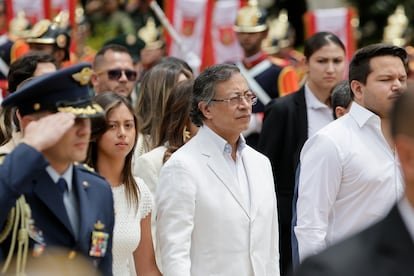Gustavo Petro: La ‘Salida Exterior’ del Exmandatario Colombiano Bajo Escrutinio