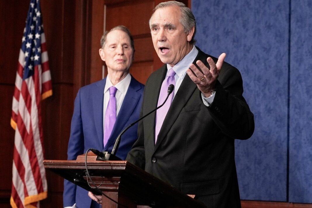 Senadores Demócratas Cuestionan Transferencia de ‘Datos de Medicaid’ a ICE: Implicaciones para la Inmigración y la Privacidad
