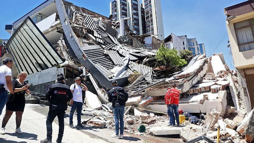 Terremoto de Magnitud 7.4 Devasta Region Occidental de Colombia Cientos de Victimas y Graves Danos