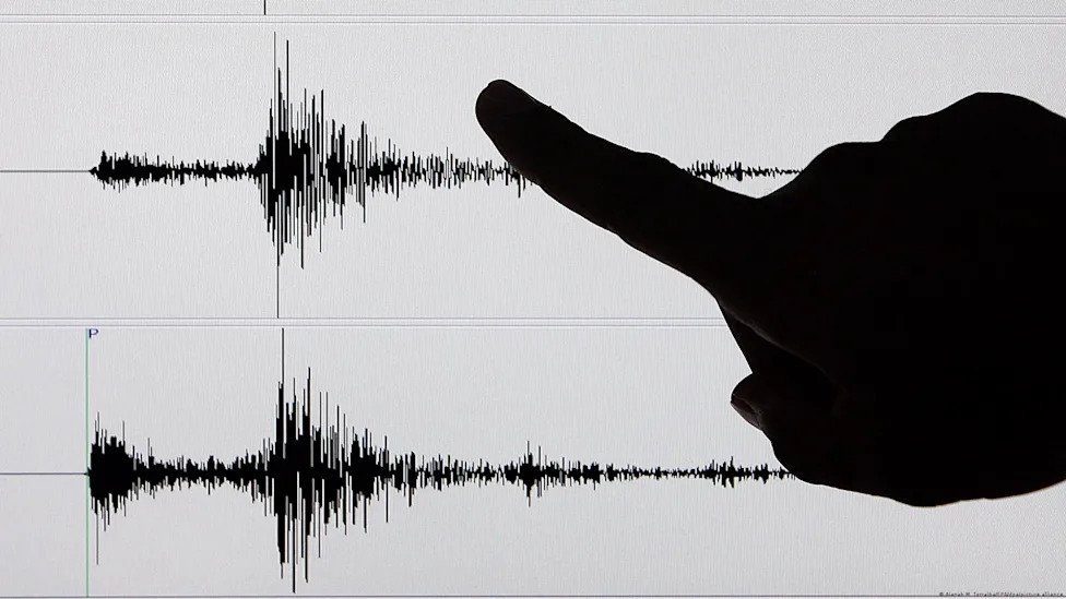 Colombia: ‘Terremoto de Magnitud 7.4’ Sacude el País, Dejando un Rastro de Daños y Preguntas sobre Resiliencia