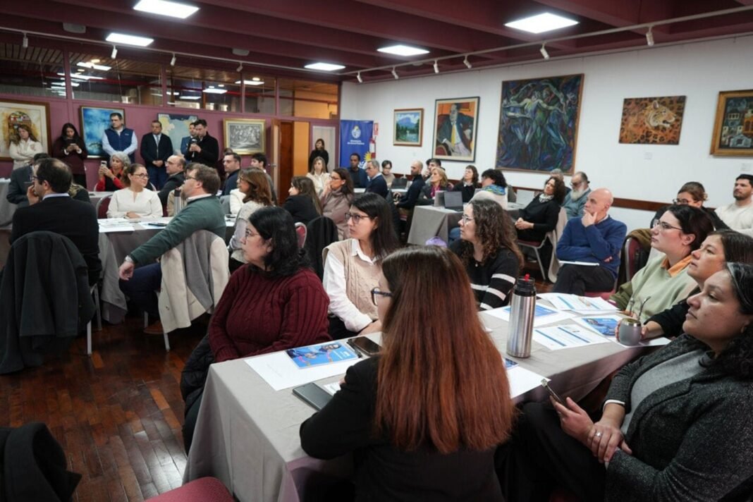 Uruguay y la ‘Inteligencia Artificial en Salud’: Un Análisis Estratégico para la Innovación Pública Uruguay y la Inteligencia Artificial en Salud Un Analisis Estrategico para la Innovacion Publica
