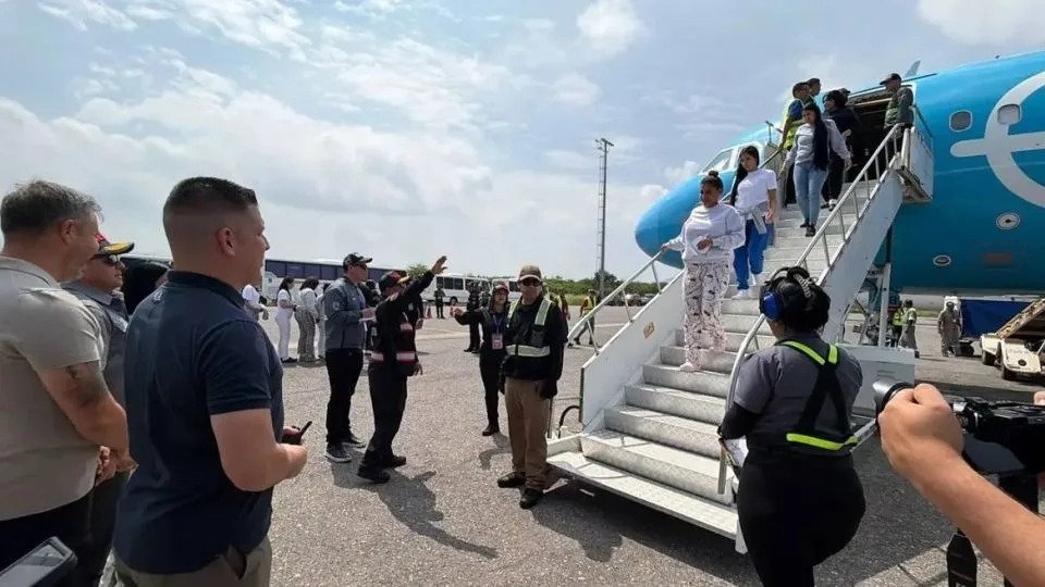 Venezuela y EE.UU. Reanudan Vuelos de Repatriación Tras Devastadores Sismos