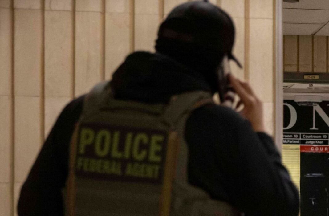 La política migratoria de Trump: Un votante arrepentido y la detención de su prometida venezolana
