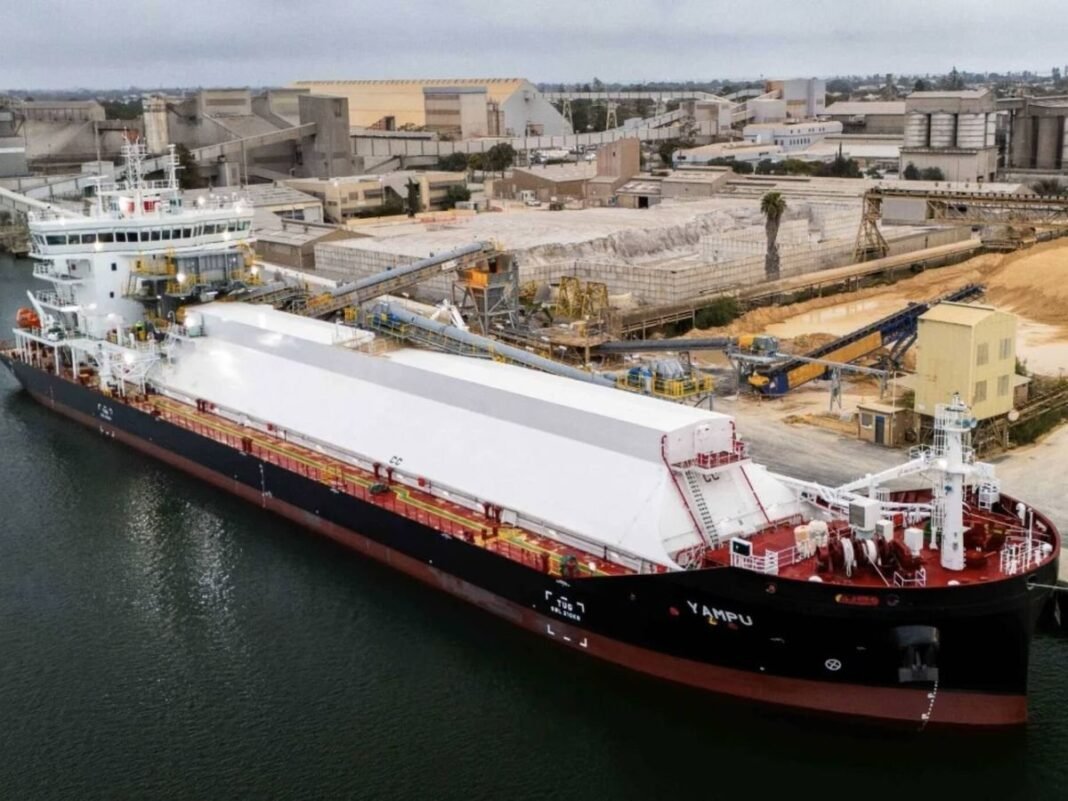 El ‘MV Yampu’: Pionero Granelero Híbrido Eléctrico Reconfigura la Logística Marítima Sostenible El MV Yampu Pionero Granelero Hibrido Electrico Reconfigura la Logistica Maritima Sostenible