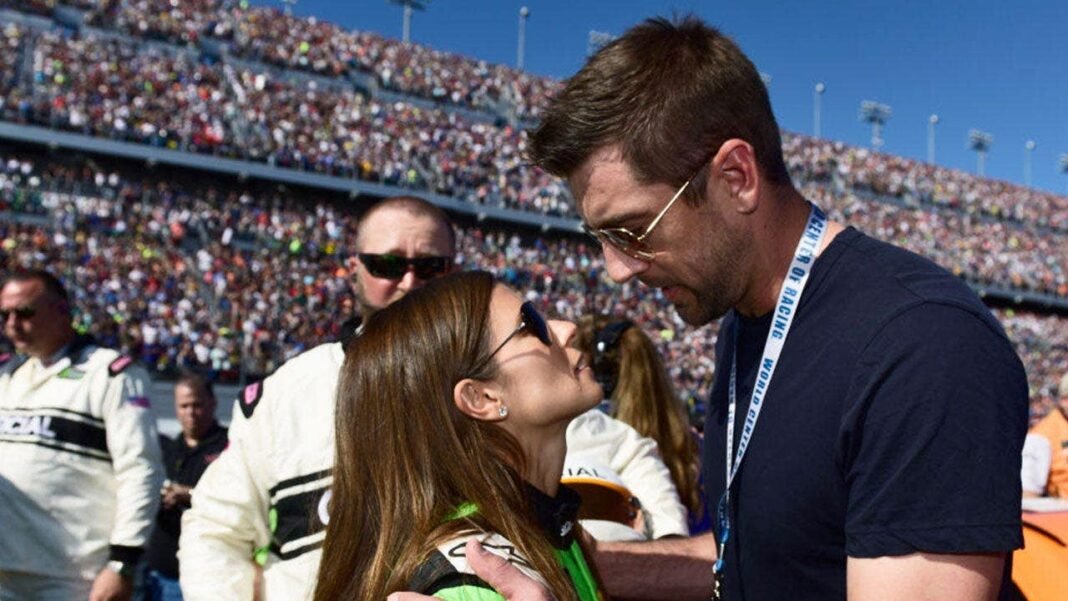 Aaron Rodgers Revela Detalles de Ruptura con Shailene Woodley