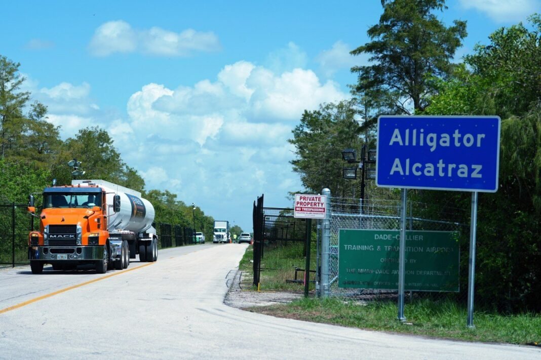 Agresión en ‘Alligator Alcatraz’: Exguardias bajo Escrutinio por Trato a Inmigrante Cubano Agresion en Alligator Alcatraz Exguardias bajo Escrutinio por Trato a Inmigrante Cubano