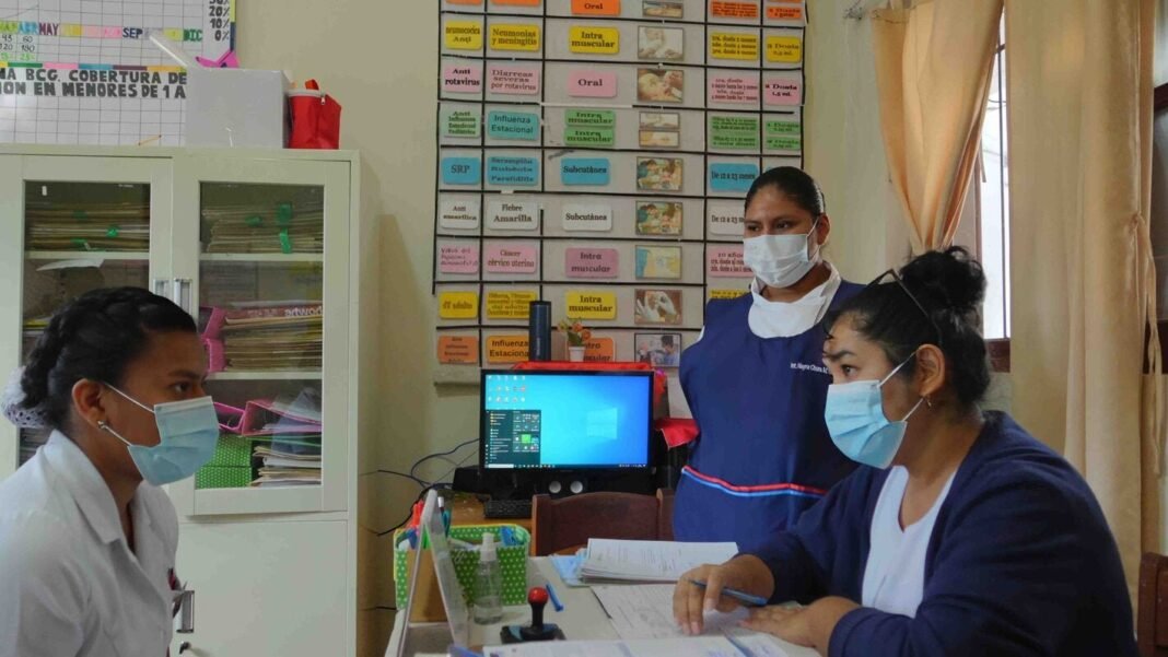 Bolivia Impulsa ‘Redes de Salud’ Integradas Hacia la Cobertura Universal Bolivia Impulsa Redes de Salud Integradas Hacia la Cobertura Universal