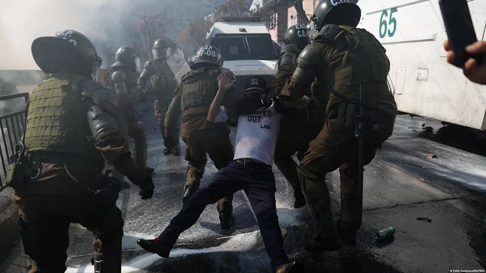 Chile 53 Aniversario del Golpe de 1973 Marca Tension Social y Casi 300 Detenidos