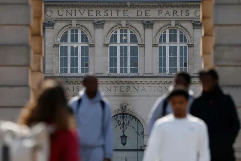 Crisis en la Casa Argentina de Paris entre acusaciones y la ideologia woke