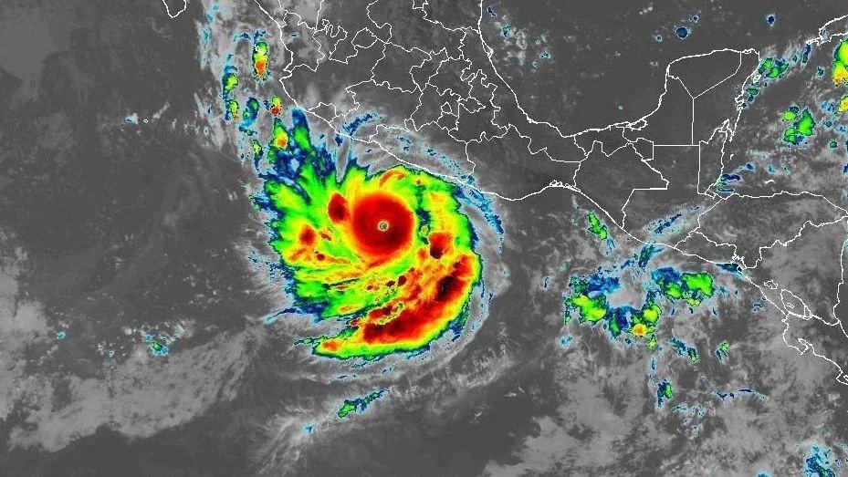 Huracán Polo: Intensificación Récord y la Amenaza Creciente para el Pacífico Mexicano Huracan Polo Intensificacion Record y la Amenaza Creciente para el Pacifico Mexicano