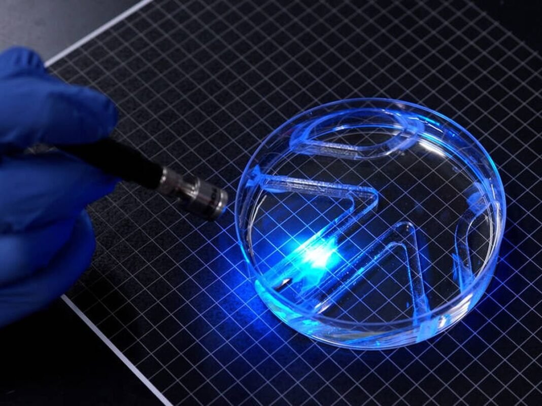 El MIT Desvela Microrrobot Biohíbrido: Navegación Acuática con Células Vivas y Fotorrecepción El MIT Desvela Microrrobot Biohibrido Navegacion Acuatica con Celulas Vivas y Fotorrecepcion