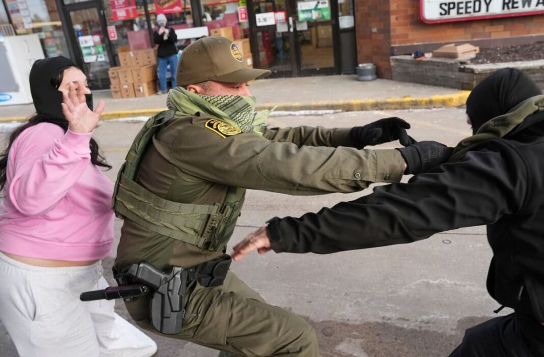 Fallo Judicial Clave Restringe Arrestos de ICE sin Orden en California Fallo Judicial Clave Restringe Arrestos de ICE sin Orden en California