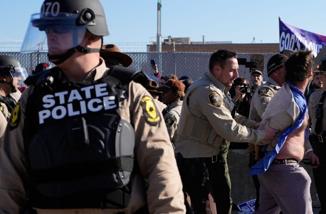 El Alto Precio: La política migratoria de Trump y su impacto económico multimillonario El Alto Precio La politica migratoria de Trump y su impacto economico multimillonario