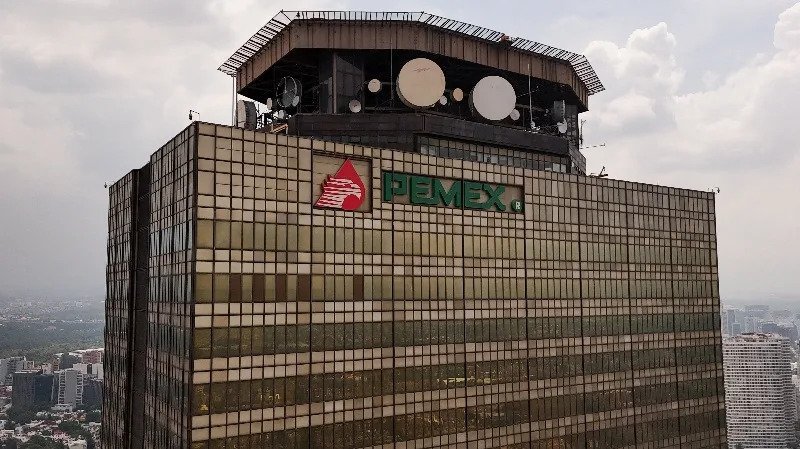 Emergencia Ambiental en el Golfo de México: Pemex Enfrenta Fuga de Crudo y Desafíos Estructurales Emergencia Ambiental en el Golfo de Mexico Pemex Enfrenta Fuga de Crudo y Desafios Estructurales
