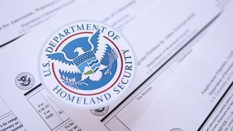 DHS Modifica Estatus Migratorio Ninos Nacidos EE UU Hijos Funcionarios Extranjeros