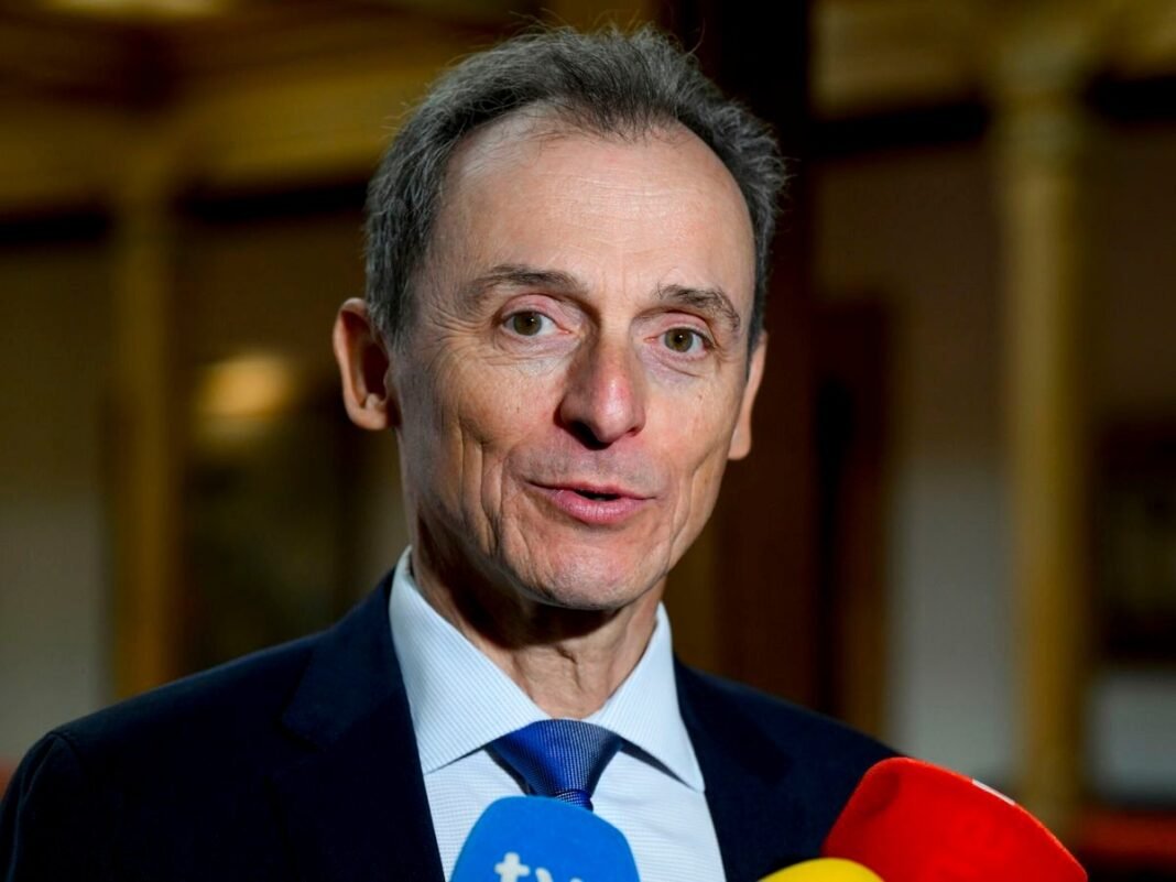 Pedro Duque Advierte: La Urgente Necesidad de Regulación en el Desarrollo de la Inteligencia Artificial Pedro Duque Advierte La Urgente Necesidad de Regulacion en el Desarrollo de la Inteligencia Artificial