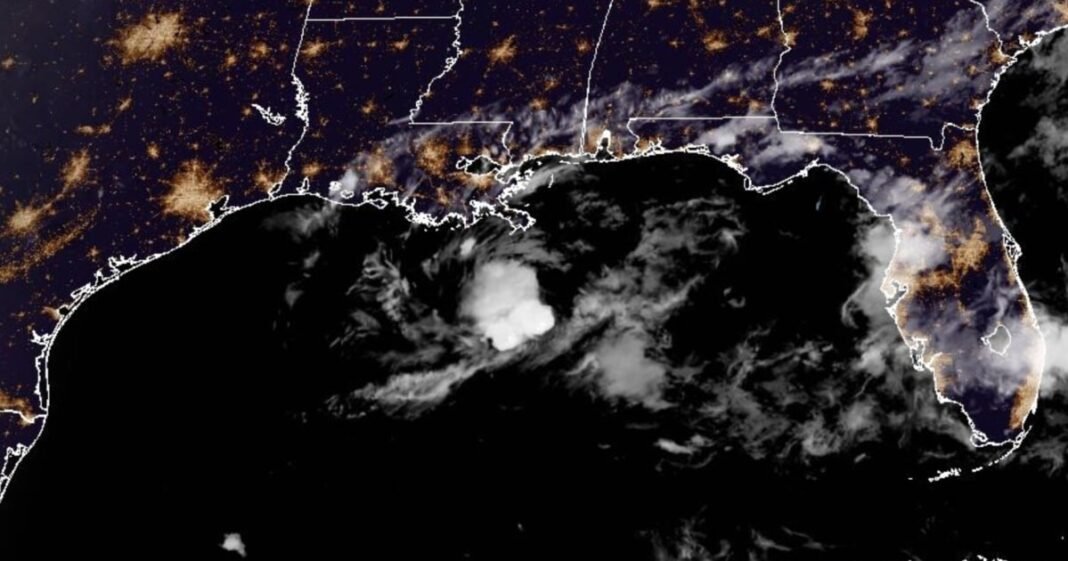 Sistema en el Golfo de México Tiene 70% de Probabilidad de Convertirse en Tormenta Tropical Sistema en el Golfo de Mexico Tiene 70% de Probabilidad de Convertirse en Tormenta Tropical