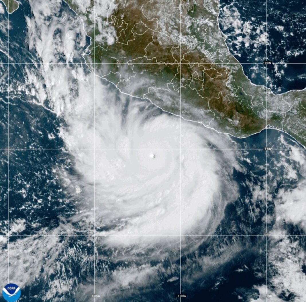 Tormenta Polo se Convierte en una de las Mas Fuertes Jamas Registradas Frente a Costa de Mexico