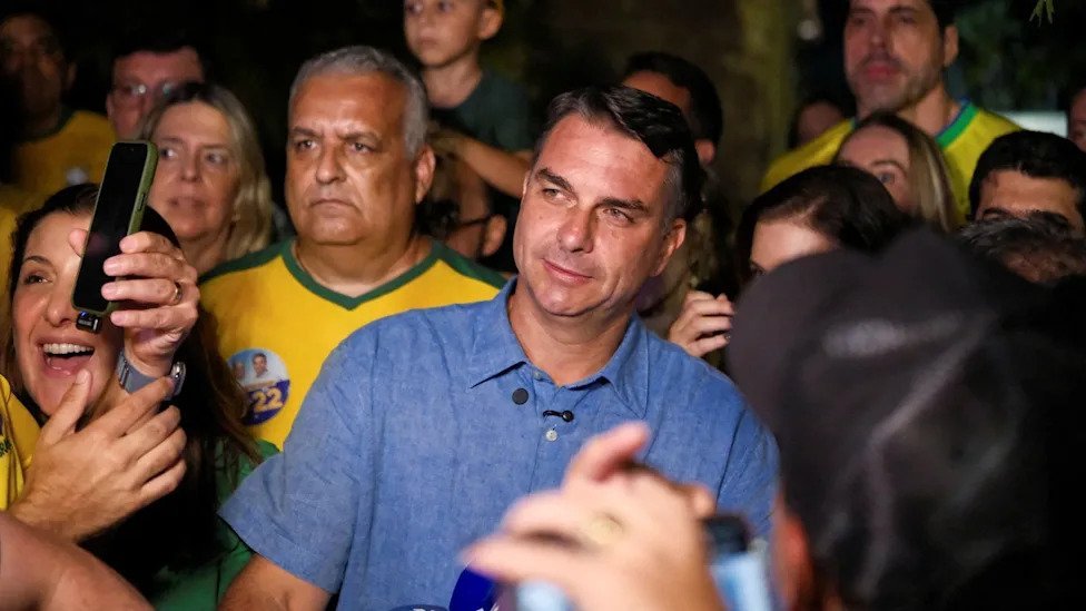 Flávio Bolsonaro se Impone a Lula en Primera Vuelta de Brasil Un Balotaje de Consecuencias Regionales