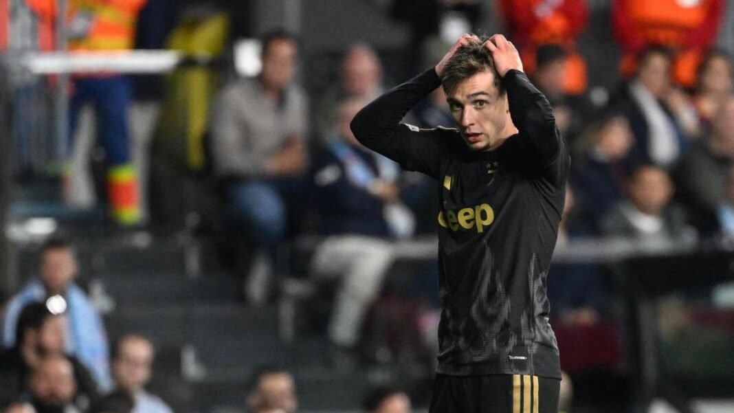 Conceicao se Va de la Panchina y Vuelve en el Campo de Juego