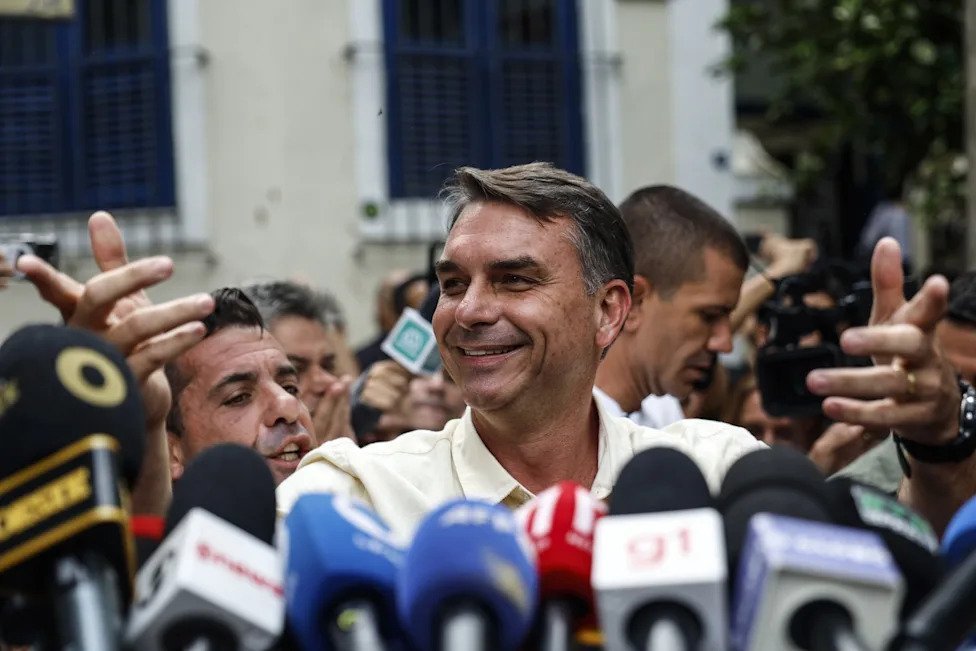 Elecciones Brasil 2026: Flávio Bolsonaro Impulsa el ‘Cambio’ y Avanza a Segunda Vuelta Elecciones Brasil 2026 Flavio Bolsonaro Impulsa el Cambio y Avanza a Segunda Vuelta