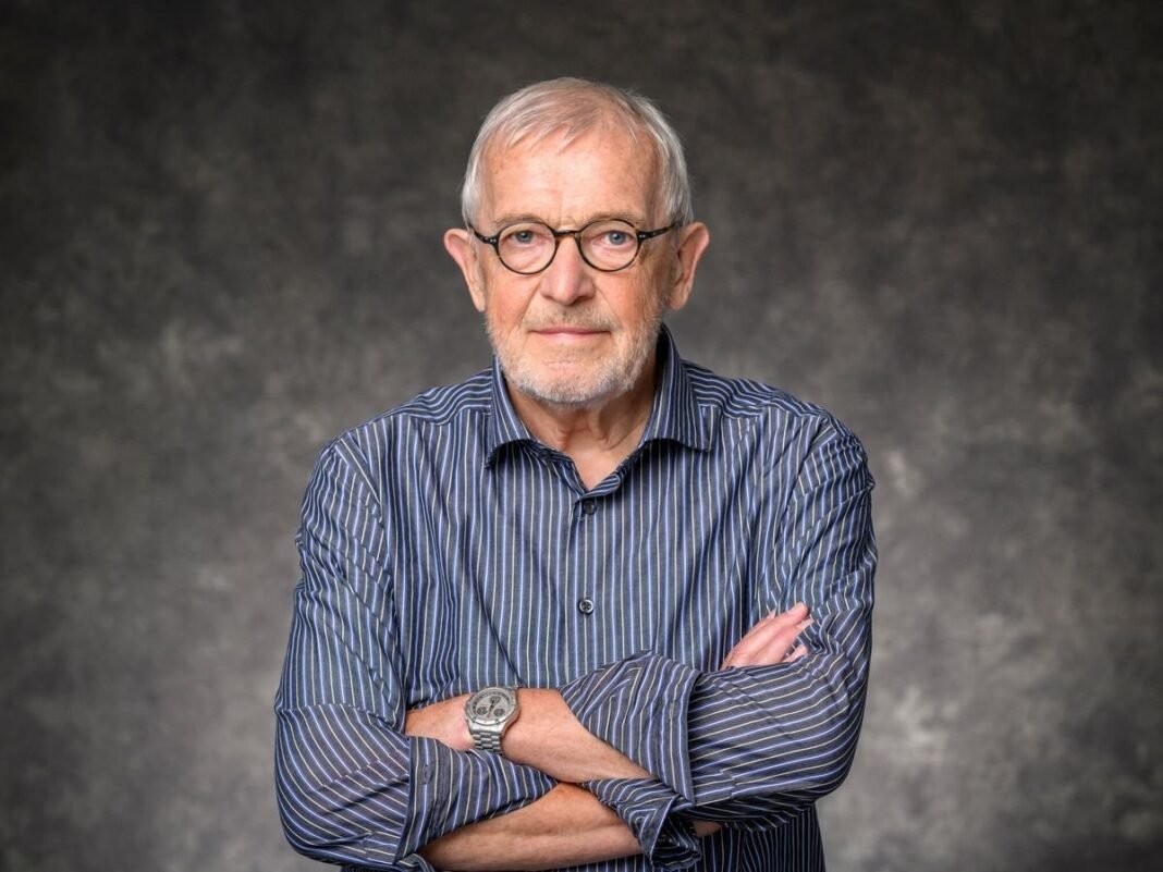 Francis Halzen y la Consolidación de la Astronomía de Neutrinos: Un Premio Nobel a la Perseverancia Científica Francis Halzen y la Consolidacion de la Astronomia de Neutrinos Un Premio Nobel a la Perseverancia Cientifica