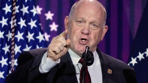 Políticas Migratorias de EE. UU.: Tom Homan Defiende a ICE Frente a Críticas Republicanas y Muertes Trágicas Politicas Migratorias de EE UU Tom Homan Defiende a ICE Frente a Criticas Republicanas y Muertes Tragicas