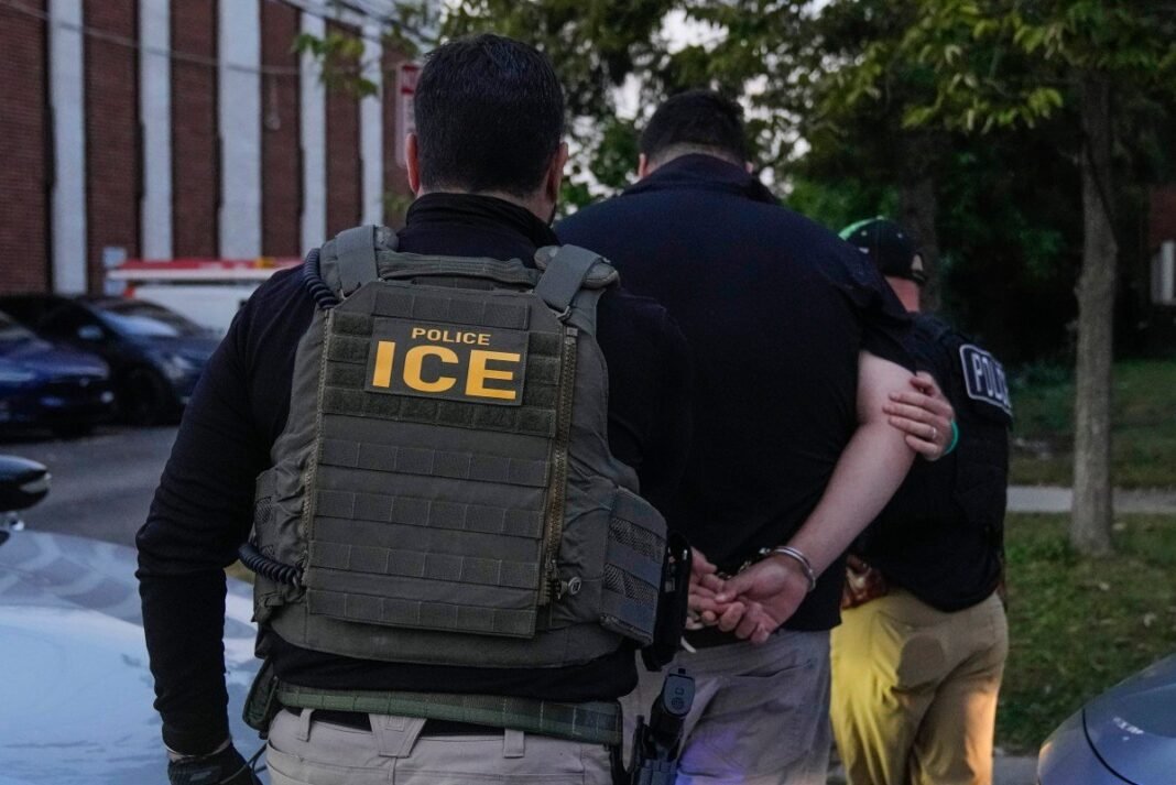 Intensificación de ‘Detenciones de ICE’ Cerca de Escuelas Genera Profundo Temor en Comunidades Migratorias Intensificacion de Detenciones de ICE Cerca de Escuelas Genera Profundo Temor en Comunidades Migratorias