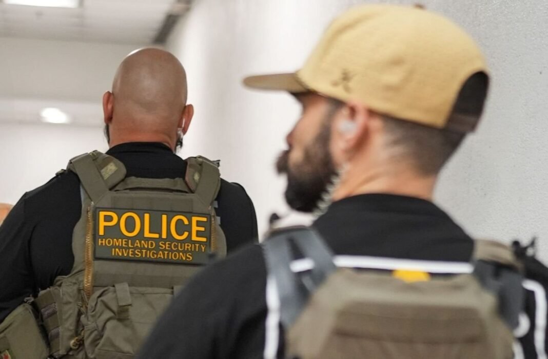 Opacidad de ICE: Miles de Detenidos Ocultos y la Negación Sistemática de ‘Defensa Legal’ Opacidad de ICE Miles de Detenidos Ocultos y la Negacion Sistematica de Defensa Legal