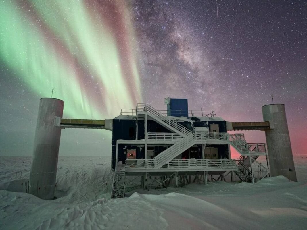 Francis Halzen y el Observatorio IceCube: Pioneros en la Detección de ‘Neutrinos Cósmicos’ Francis Halzen y el Observatorio IceCube Pioneros en la Deteccion de Neutrinos Cosmicos