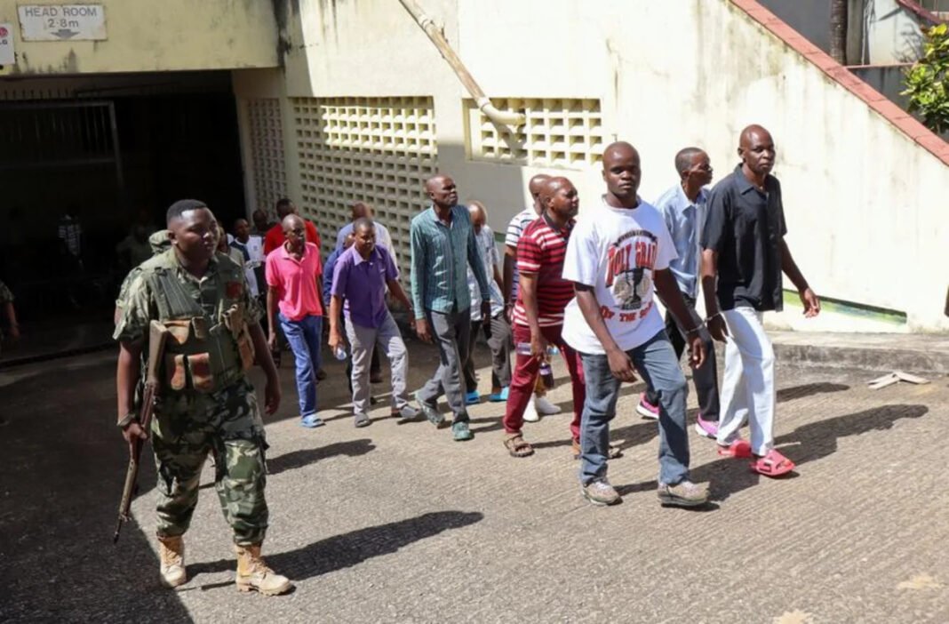 Líder de Secta en Kenia Condenado por Muertes Masivas de Niños Lider de Secta en Kenia Condenado por Muertes Masivas de Ninos