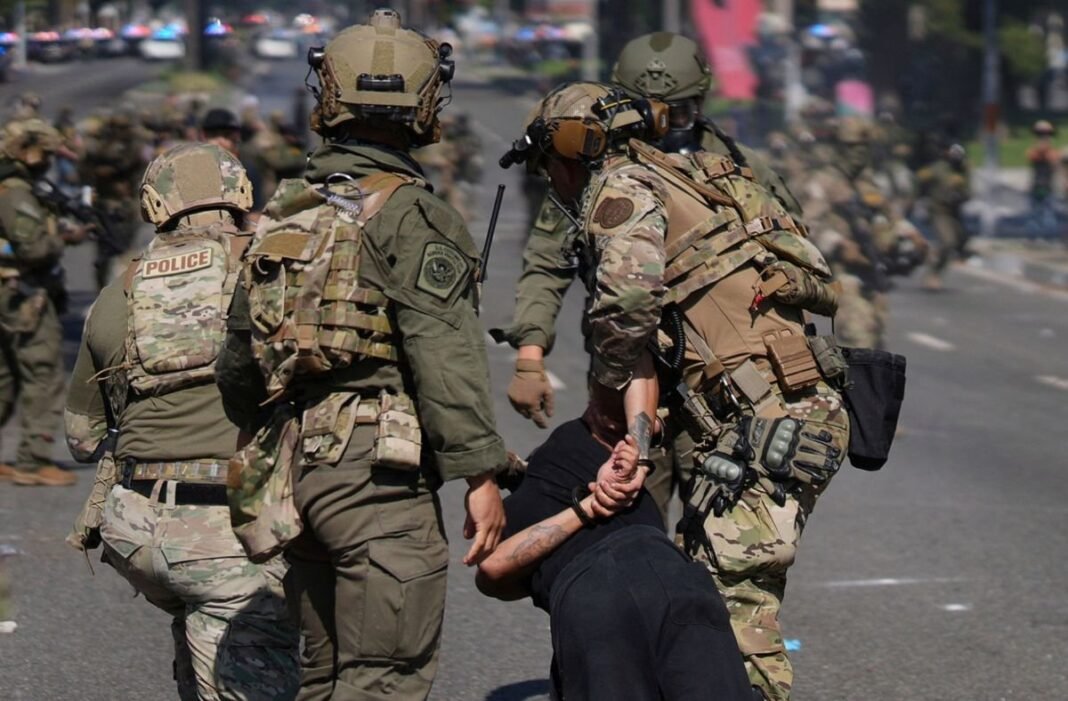 Incidente en Los Ángeles: Agente de ICE Apunta Arma, Desafía Precedente Judicial Incidente en Los Angeles Agente de ICE Apunta Arma Desafia Precedente Judicial
